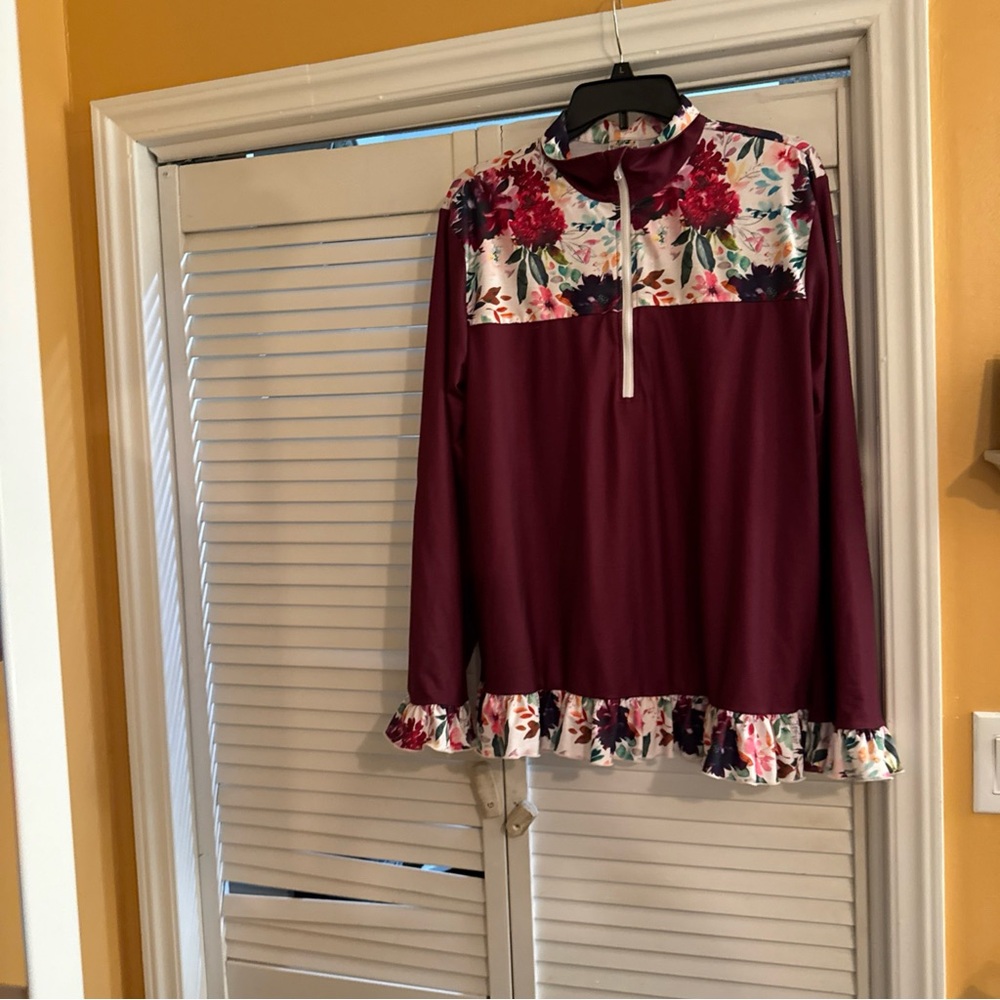 Floral Trim Burgundy Quarter-Zip Women's Pullover Hoodie